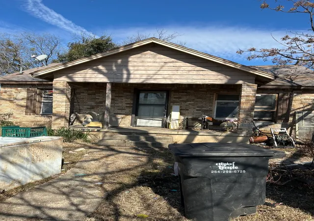 Photo 1 of Single family home for sale at 1701 E Leon St, Gatesville, TX 76528 | MLS# 21228364 | Listing updated on 2026-07-23