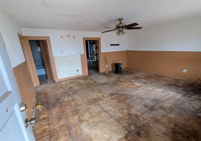 Photo 2 of Single family home for sale at 1701 E Leon St, Gatesville, TX 76528 | MLS# 21228364 | Listing updated on 2026-07-23