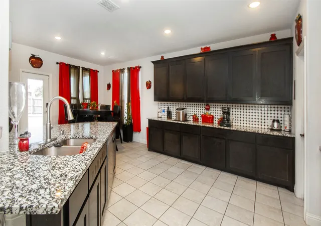 Photo 3 of Single family home for sale at 1097 Raptor Rd, Alvarado, TX 76009 | MLS# 21241037 | Listing updated on 2026-08-03