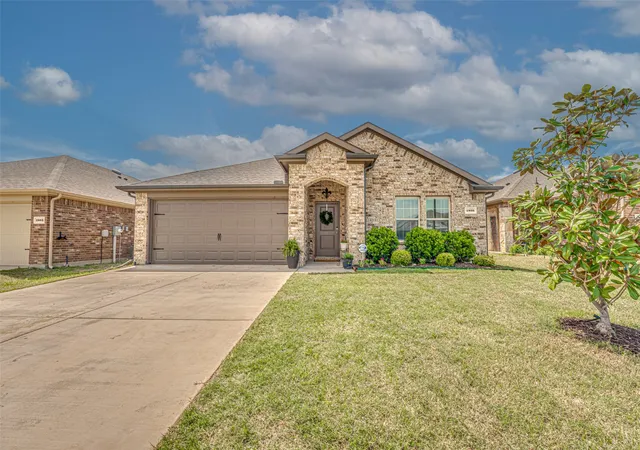 2nd image of 1805 Yale St, Farmersville, TX 75442 | MLS# 21224008