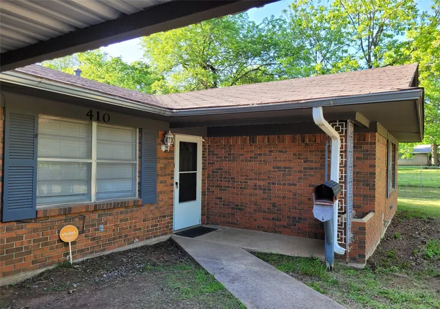 Homes for sale in Paris, TX | 410 Sw 22Nd, Paris, TX 75460 | MLS# 21245625
