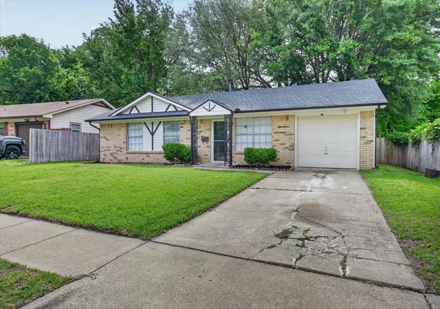 Homes for sale in Duncanville, TX | 263 Merribrook Trl, Duncanville, TX 75116 | MLS# 21246263
