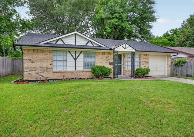 Homes for sale in Duncanville, TX | 263 Merribrook Trl, Duncanville, TX 75116 | MLS# 21246263