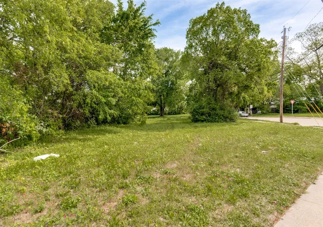 Photo 2 of Land for sale at 3711 Carpenter Ave, Dallas, TX 75210 | MLS# 21246861 | Listing updated on 2026-05-12