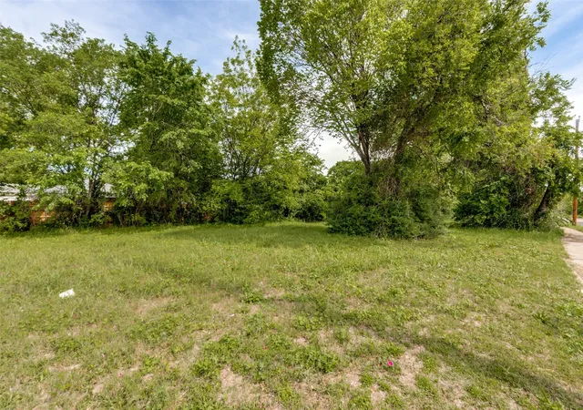 Photo 3 of Land for sale at 3711 Carpenter Ave, Dallas, TX 75210 | MLS# 21246861 | Listing updated on 2026-05-12