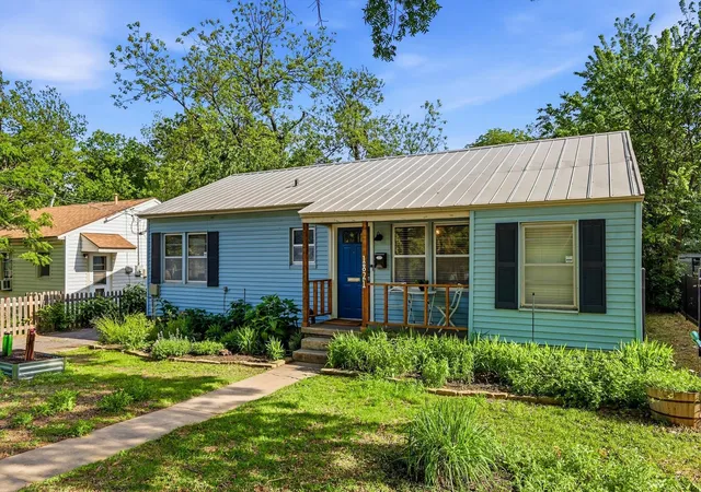 Photo 2 of Single family home for sale at 1821 Sena St, Denton, TX 76201 | MLS# 21244507 | Listing updated on 2026-08-29