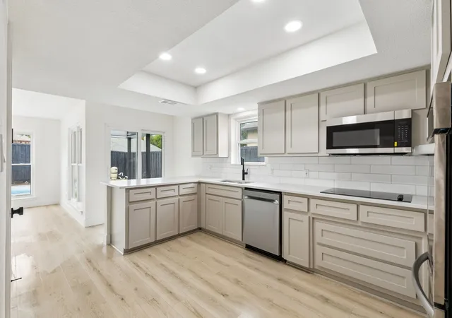 Photo 4 of Single family home for sale at 1505 Jennifer St, Richardson, TX 75082 | MLS# 21236879 | Listing updated on 2026-07-26