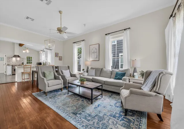 Photo 4 of Sale Pending at 2811 Washington Ave, Waco, TX 76710 | MLS# 21246967 | Listing updated on 2026-07-28