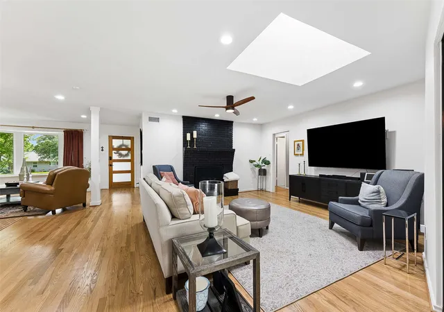 Photo 1 of Single family home for sale at 6735 Kingsbury Dr, Dallas, TX 75231 | MLS# 21239099 | Listing updated on 2026-08-30