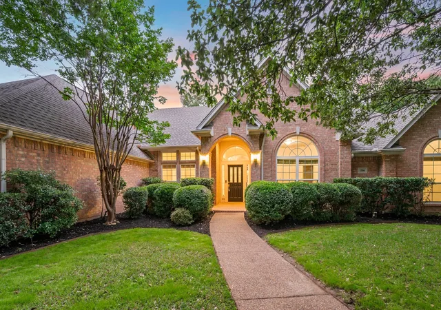 2nd image of 1306 Normandy Dr, Southlake, TX 76092 | MLS# 21241920