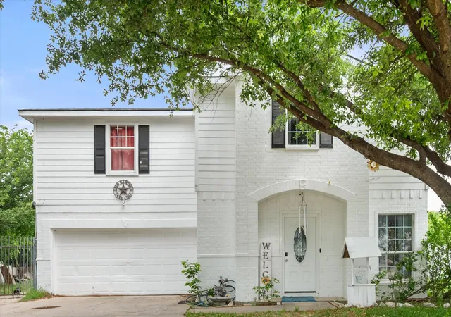 Photo 2 of Single family home for sale at 3005 Ronay Dr, Fort Worth, TX 76140 | MLS# 21234776 | Listing updated on 2026-07-21
