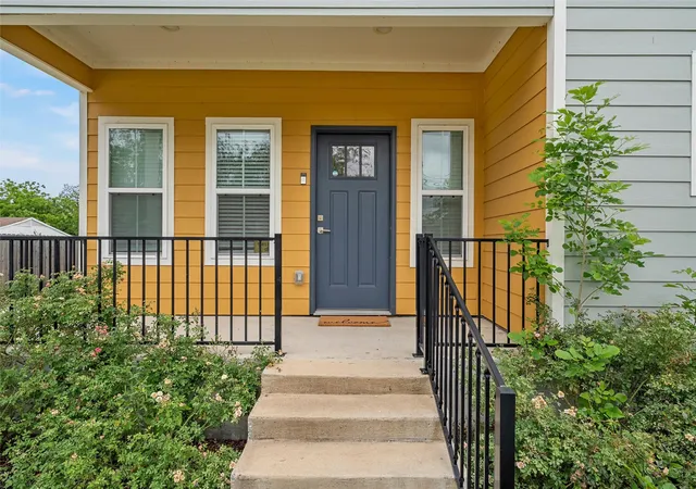 Photo 2 of Single family home for sale at 1108 Oakwood Ave, Waco, TX 76706 | MLS# 21244190 | Listing updated on 2026-09-15