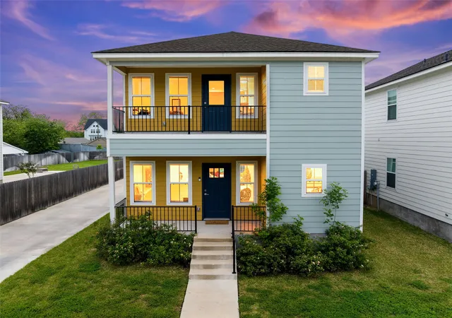 Photo 3 of Single family home for sale at 1108 Oakwood Ave, Waco, TX 76706 | MLS# 21244190 | Listing updated on 2026-09-15