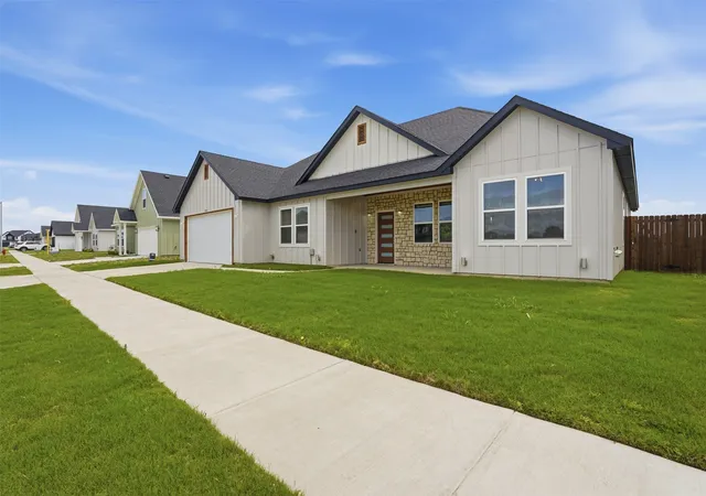 Homes for sale in Godley, TX | 532 Highview Ct, Godley, TX 76044 | MLS# 21243092