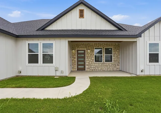Homes for sale in Godley, TX | 532 Highview Ct, Godley, TX 76044 | MLS# 21243092