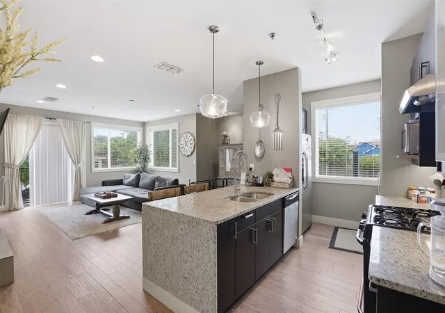 Listing Photo 3 - Condo for sale in building located at 1320 May St, Fort Worth, TX 76104 - Unit #214