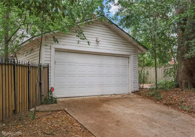 Photo 4 of Single family home for sale at 857 Robinson Pl, Shreveport, LA 71104 | MLS# 21246630 | Listing updated on 2026-07-20
