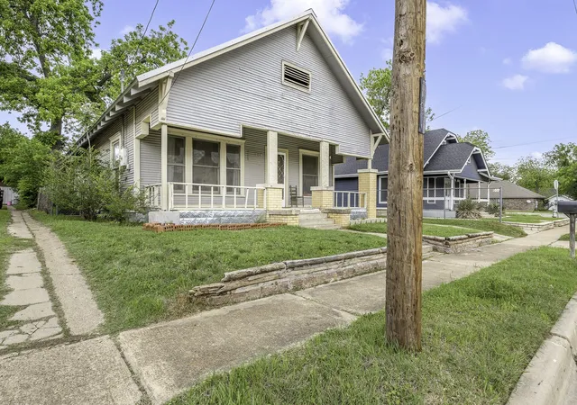 Homes for sale in Stephenville, TX | 719 W Tarleton St, Stephenville, TX 76401 | MLS# 21246096