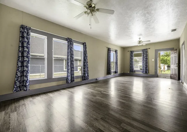 Homes for sale in Stephenville, TX | 719 W Tarleton St, Stephenville, TX 76401 | MLS# 21246096