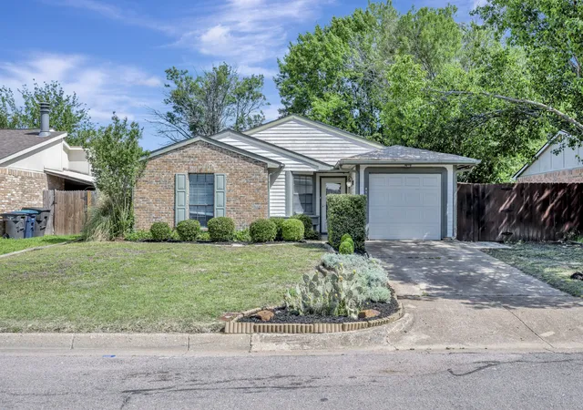 Photo 2 of Sale Pending at 4745 Rose Of Sharon Ln, Fort Worth, TX 76137 | MLS# 21246375 | Listing updated on 2026-08-03
