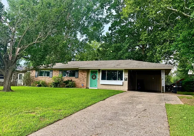 Homes for sale in Bossier City, LA | 1809 Lake St, Bossier City, LA 71112 | MLS# 21247126