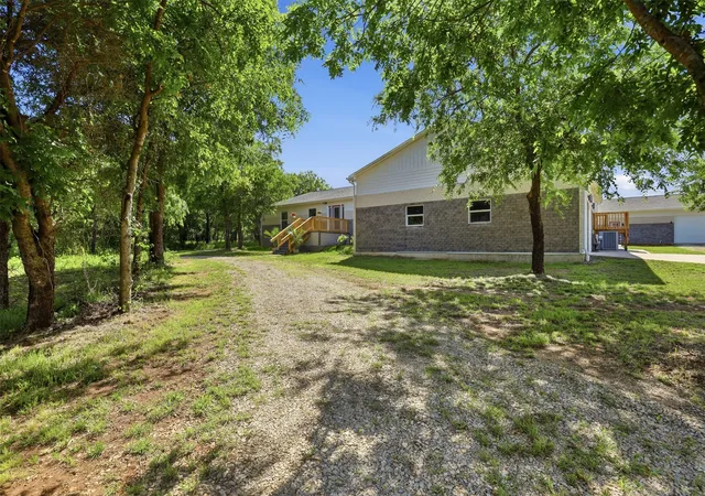 Homes for sale in Bridgeport, TX | 211 E Bay Dr, Bridgeport, TX 76426 | MLS# 21244723