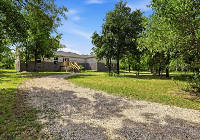 Homes for sale in Bridgeport, TX | 211 E Bay Dr, Bridgeport, TX 76426 | MLS# 21244723