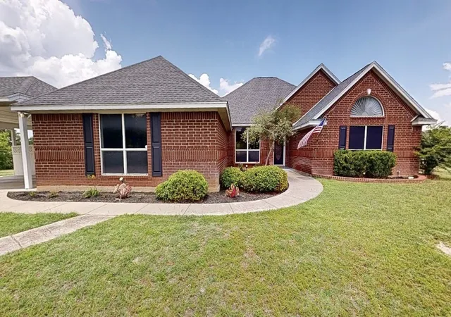Photo 1 of Single family home for sale at 8816 Cleburne Hwy, Granbury, TX 76049 | MLS# 21245581 | Listing updated on 2026-07-21