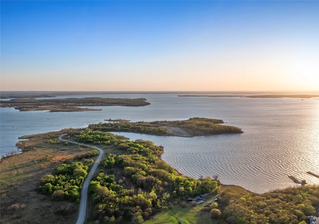 5th image of 14106 Zealand Dr, Pilot Point, TX 76258 | MLS# 21238678