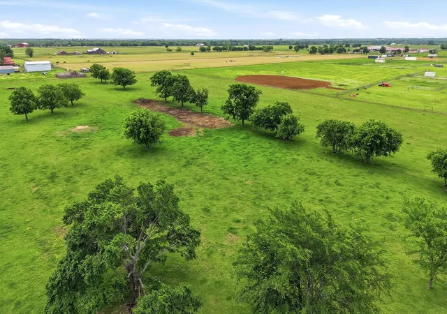 Homes for sale in Collinsville, TX | 105 Graham Grove Rd, Collinsville, TX 76233 | MLS# 21247322