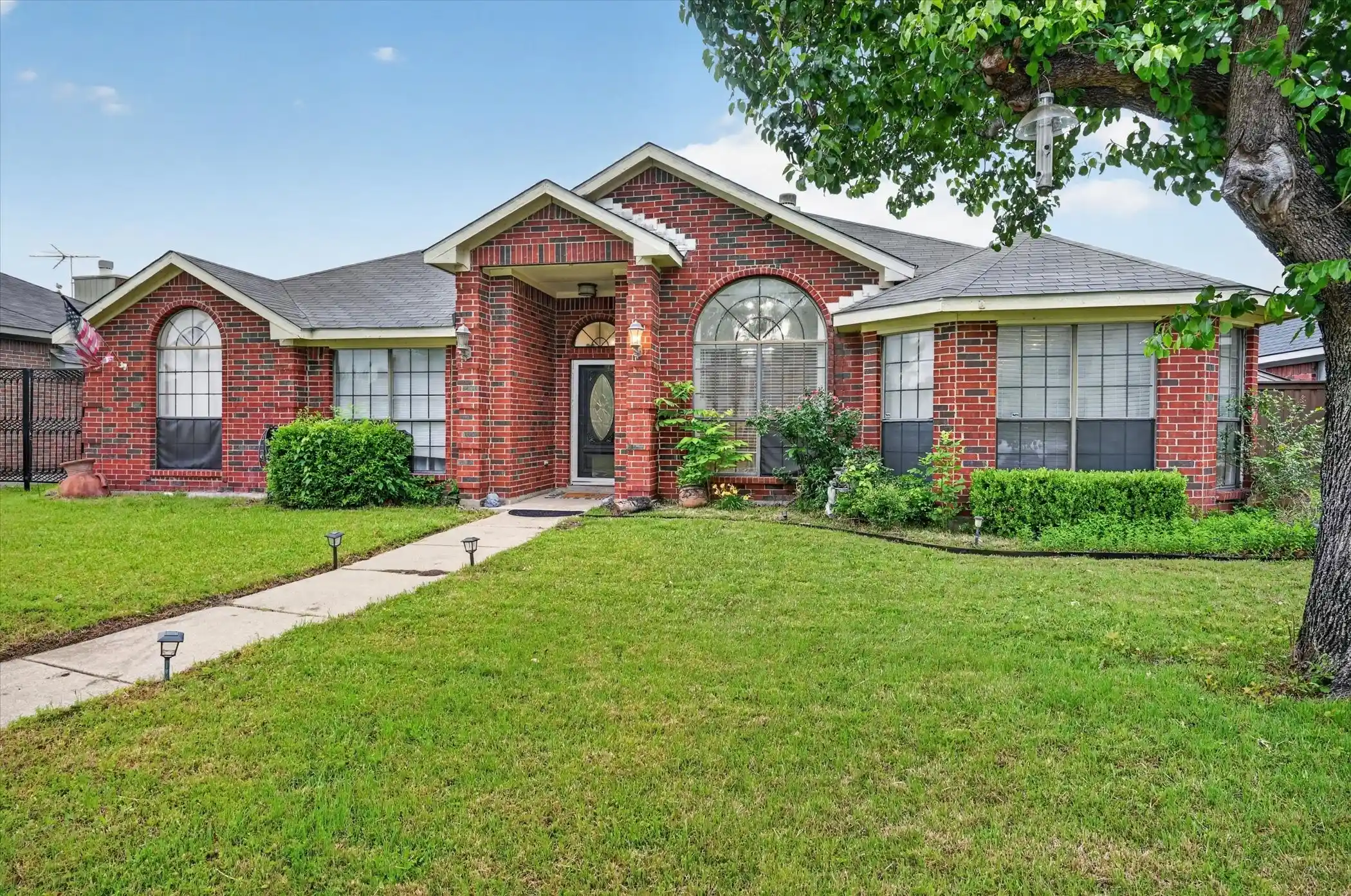 Photo 1 of Single family home for sale at 1701 Briargrove Dr, Mesquite, TX 75181 | MLS# 21247165 | Listing updated on 2026-10-14