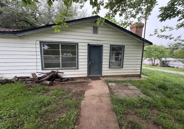 Photo 2 of Single family home for sale at 2604 Pinoak St, Granbury, TX 76048 | MLS# 21243145 | Listing updated on 2026-08-27