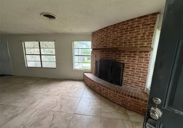 Photo 3 of Single family home for sale at 2604 Pinoak St, Granbury, TX 76048 | MLS# 21243145 | Listing updated on 2026-08-27