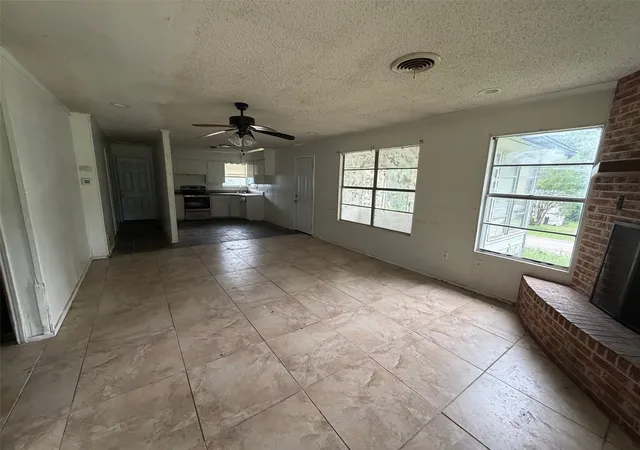 Photo 3 of Single family home for sale at 2604 Pinoak St, Granbury, TX 76048 | MLS# 21243145 | Listing updated on 2026-08-27