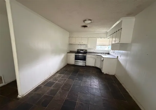 Photo 4 of Single family home for sale at 2604 Pinoak St, Granbury, TX 76048 | MLS# 21243145 | Listing updated on 2026-08-27