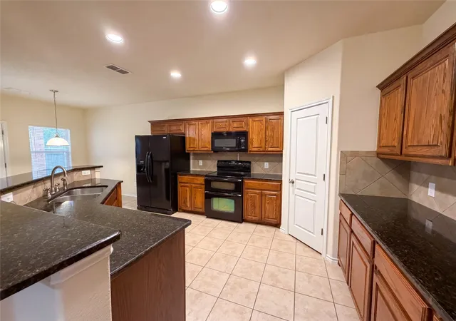 2nd image of 9816 Mullins Crossing Dr, Fort Worth, TX 76126 | MLS# 21247368