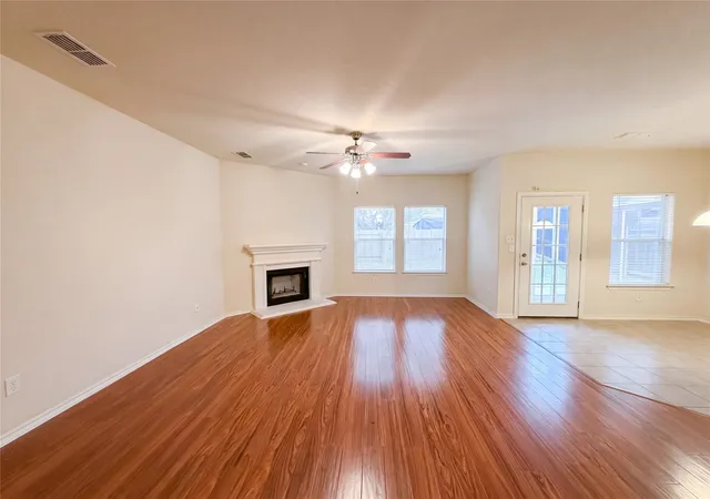 3rd image of 9816 Mullins Crossing Dr, Fort Worth, TX 76126 | MLS# 21247368