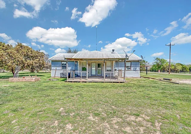 Photo 1 of Single family home for sale at 105 County Road 3590, China Spring, TX 76633 | MLS# 21220545 | Listing updated on 2026-09-16
