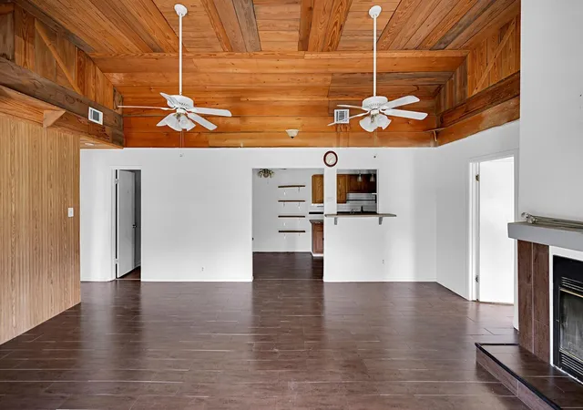 Photo 2 of Single family home for sale at 105 County Road 3590, China Spring, TX 76633 | MLS# 21220545 | Listing updated on 2026-09-16