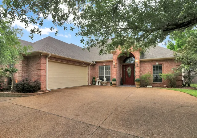 Homes for sale in Tyler, TX | 2222 Kennebunk Ln, Tyler, TX 75703 | MLS# 21247454