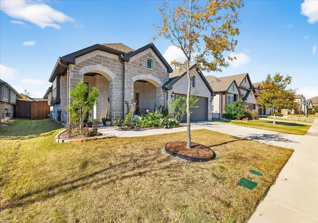 Photo 2 of Single family home for sale at 5305 Girard St, Mc Kinney, TX 75071 | MLS# 21247448 | Listing updated on 2026-09-28