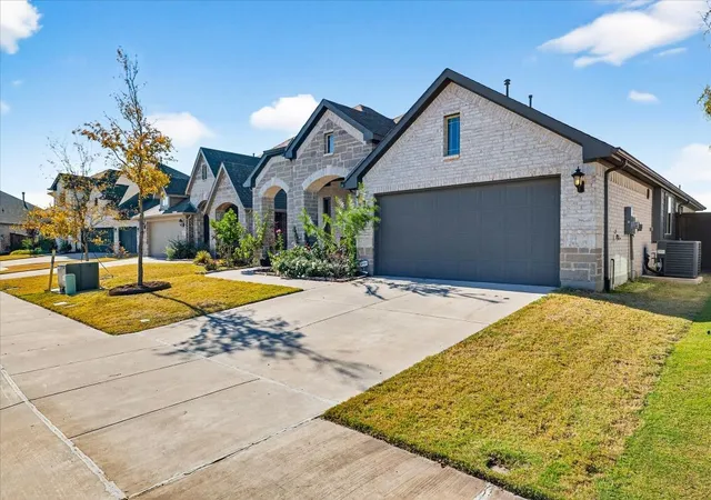 Photo 3 of Single family home for sale at 5305 Girard St, Mc Kinney, TX 75071 | MLS# 21247448 | Listing updated on 2026-09-28