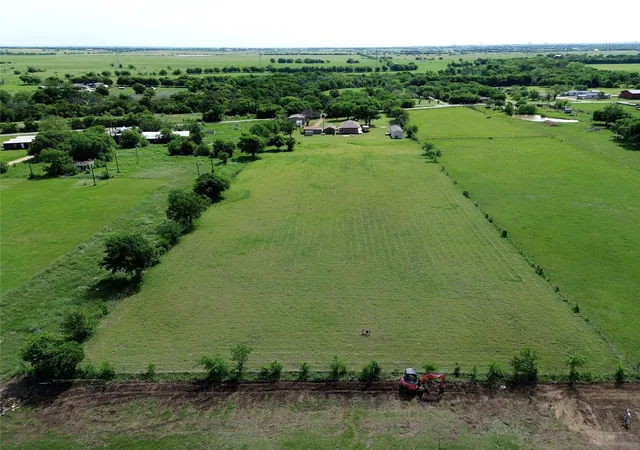 Homes for sale in Krum, TX | 8983 W Odneal Rd, Krum, TX 76249 | MLS# 21246849