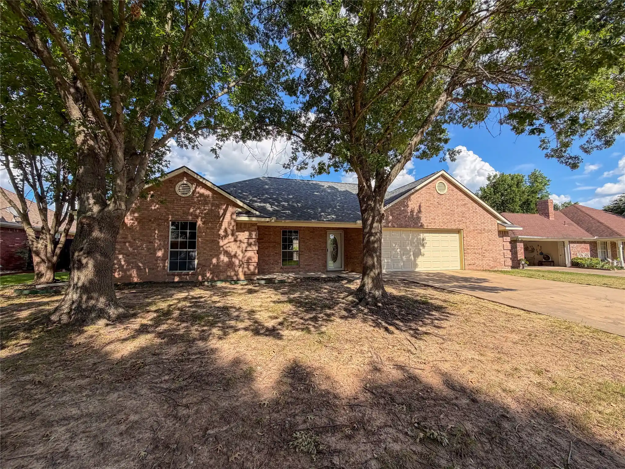 Photo 1 of Sale Pending at 2204 N Village Dr, Bonham, TX 75418 | MLS# 21247495 | Listing updated on 2026-10-16