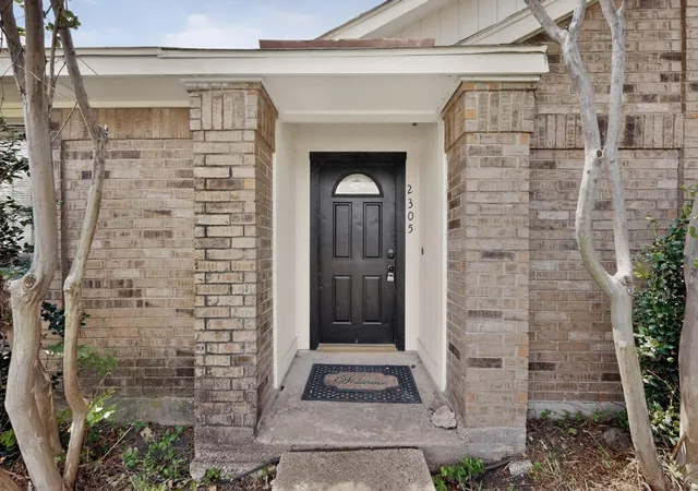 Homes for sale in Rowlett, TX | 2305 Rockbluff Ct, Rowlett, TX 75088 | MLS# 21243811