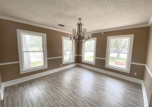 Photo 2 of Single family home for sale at 106 W Decatur St, Ennis, TX 75119 | MLS# 21247647 | Listing updated on 2026-08-24
