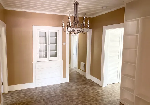 Photo 4 of Single family home for sale at 106 W Decatur St, Ennis, TX 75119 | MLS# 21247647 | Listing updated on 2026-08-24