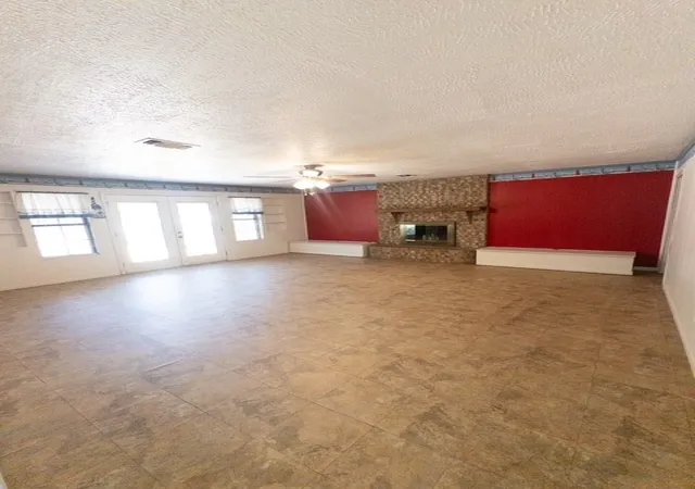 Photo 3 of Single family home for sale at 613 Laurel Rd, Athens, TX 75751 | MLS# 21247652 | Listing updated on 2026-09-22