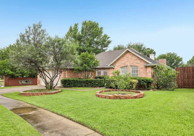 Photo 2 of Sale Pending at 4124 Cory Lee Ct, Arlington, TX 76015 | MLS# 21244732 | Listing updated on 2026-08-29