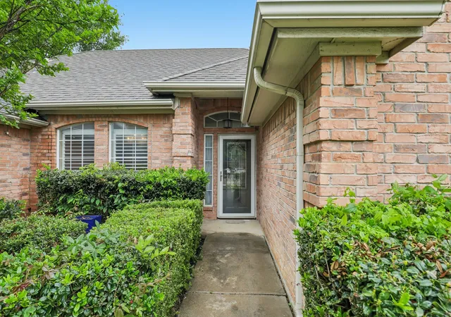 Photo 3 of Sale Pending at 4124 Cory Lee Ct, Arlington, TX 76015 | MLS# 21244732 | Listing updated on 2026-08-29
